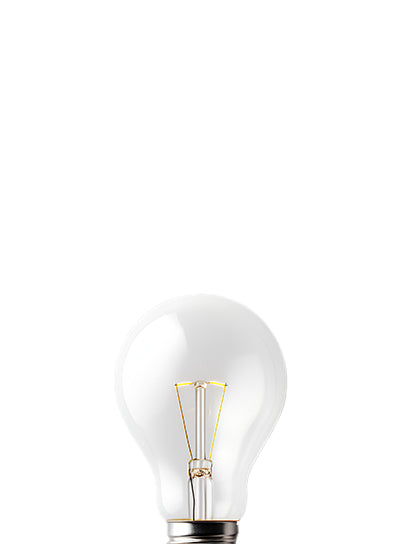 Image d'une ampoule classique à filament, vue de face, flottant au centre de l'image avec un fond blanc minimaliste. L'ampoule est transparente, laissant apparaître le filament doré à l'intérieur, qui donne une impression d'élégance et de simplicité.